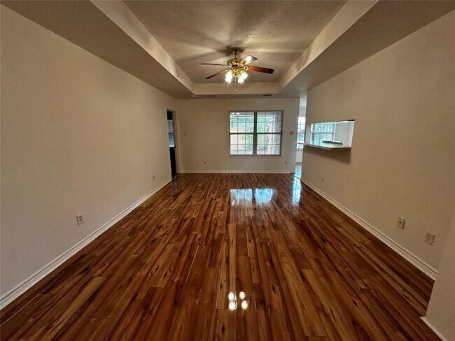 Building Photo - 1400 Prairie Dr