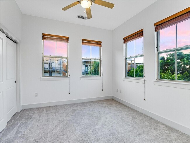 Building Photo - 2520 Bluebonnet Ln