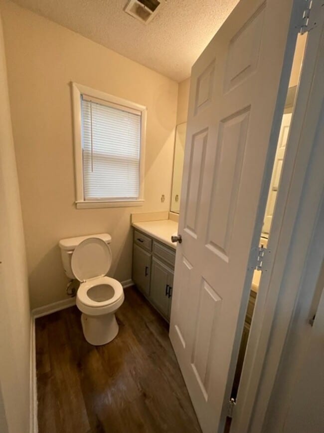 Building Photo - 201 Westbrooke Court #1