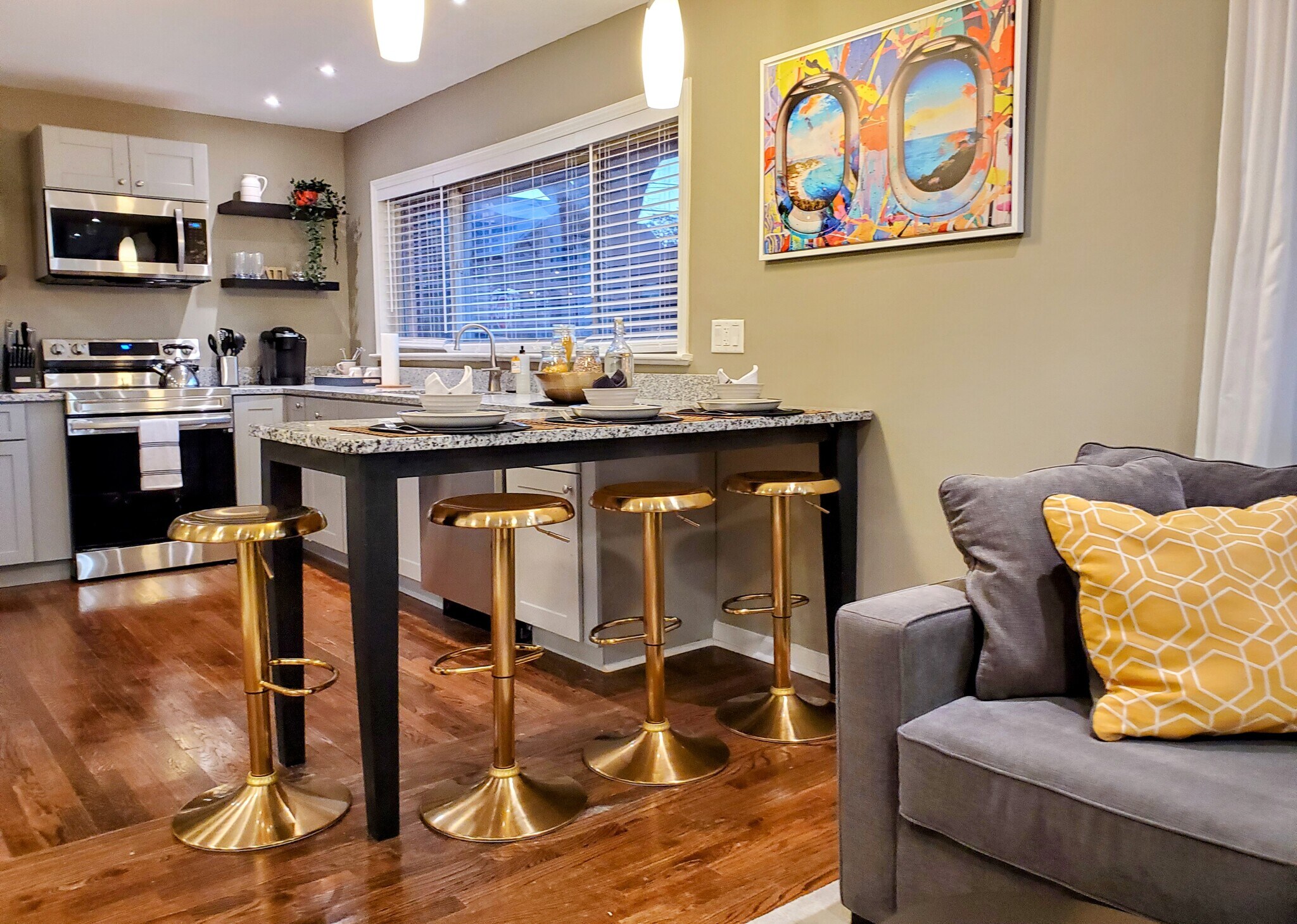 Traveling theme design - 3453 Pierce St