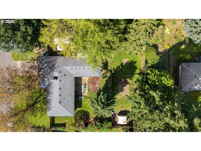 Building Photo - Quarter Acre Comfort