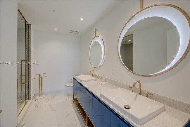 Building Photo - 2678 Tigertail Ave