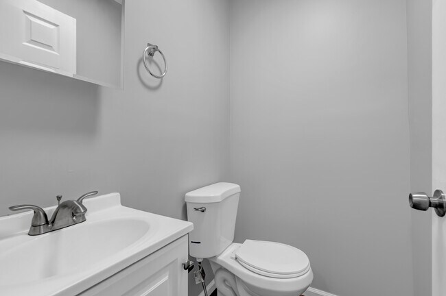 Building Photo - 2103 Chelsea Terrace