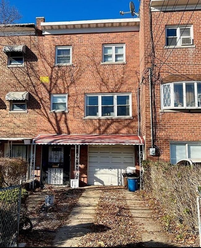 Building Photo - 3807 Laconia Ave