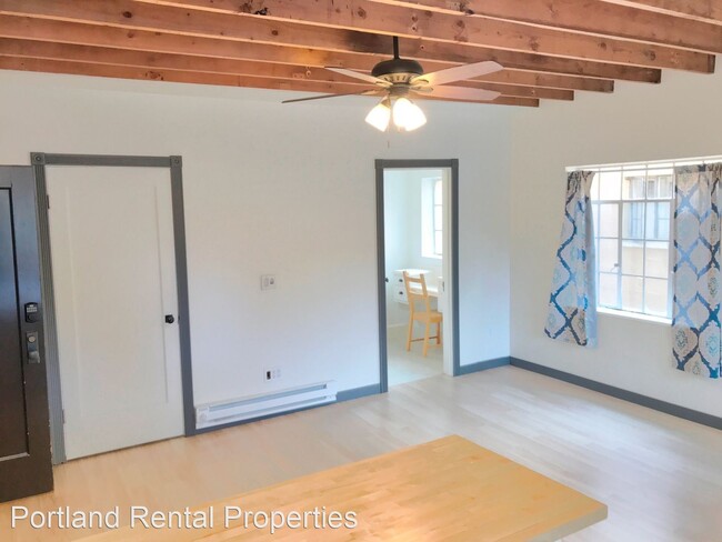Building Photo - Studio, 1 bath House - 2829 SE Belmont St....