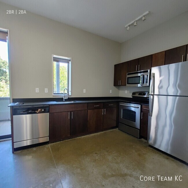 Building Photo - 3632 Gillham Rd