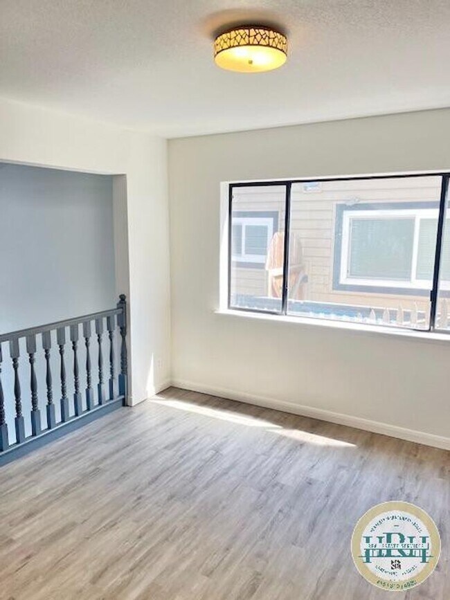 Building Photo - Spacious 3BR|2.5BA Home in the heart of Br...