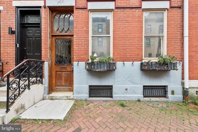 Building Photo - 2218 Locust St