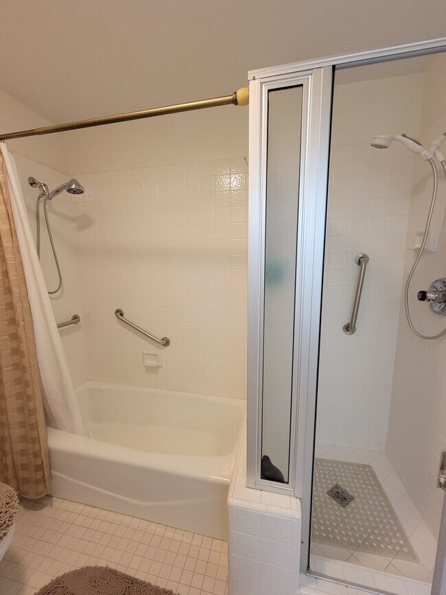 Building Photo - Spacious 2 Bed/2 Bath Condo in the Heart of La Mesa Village offering free COX Cable/WIFI