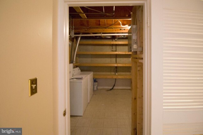 Building Photo - 5339 Buxton Ct