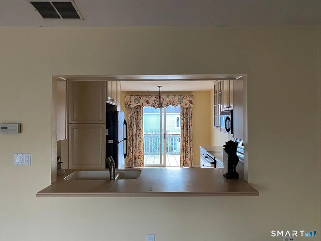 Building Photo - 97 W Norwalk Rd