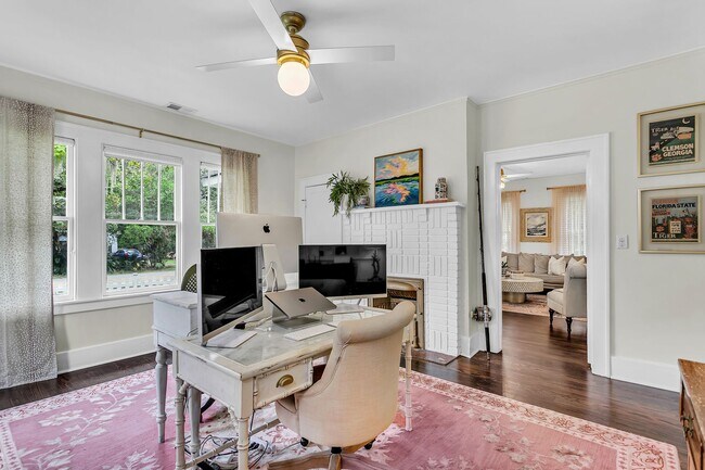 Building Photo - Completely Renovated Charming - 3 bedroom 2 bathroom home - 1108 Bonventure Rd, Savannah GA