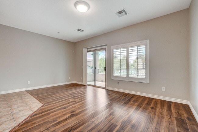 Building Photo - Gorgeous Three Bedroom in the Northwest!