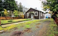 Building Photo - 2 Bedroom Home with Large Yard in SW Santa Rosa