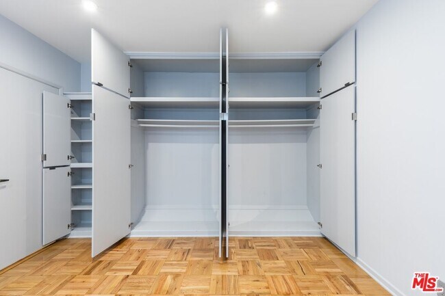 Building Photo - 1155 N Clark St