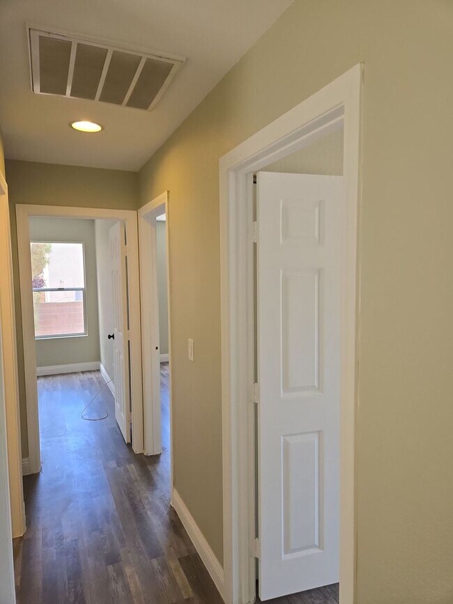 Building Photo - A Fabulous 4 Bedroom Home in Peccole Ranch
