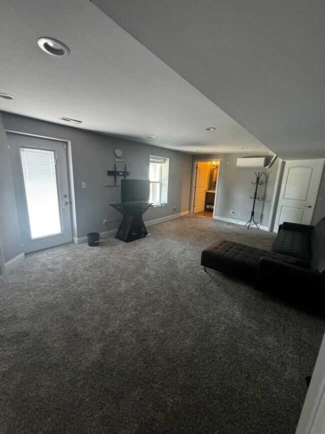 Building Photo - 3 Bedroom Single Family Home in Cincinnati