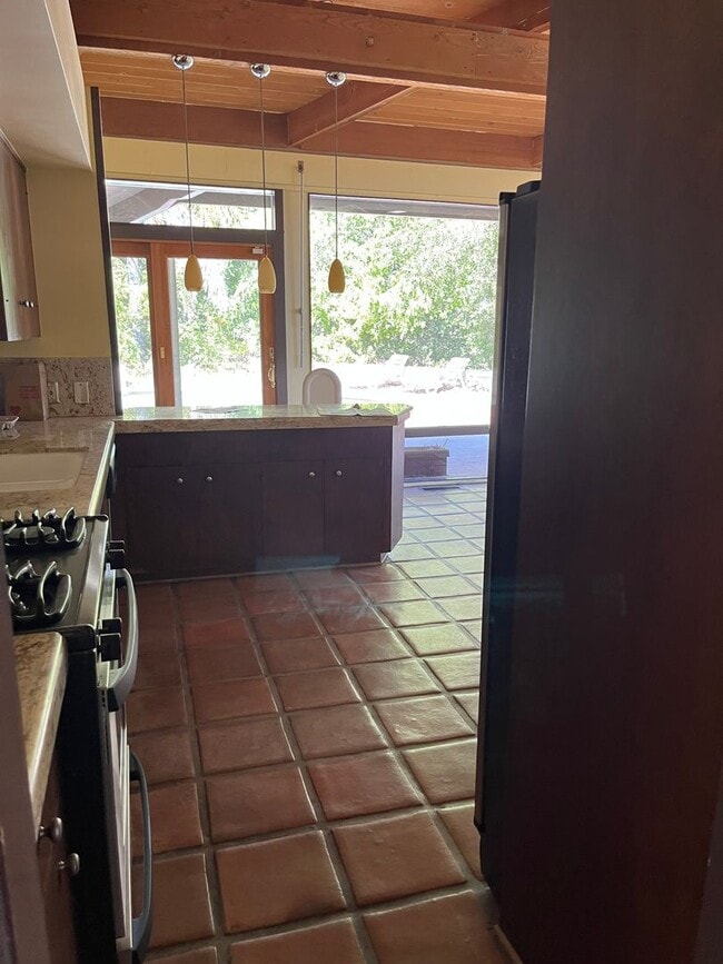 Building Photo - 4 bedroom and 4 bathroom house in LA Canad...