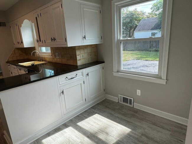 Building Photo - 3 Bedroom 2 Bathroom Single Family Home in Upper Arlington