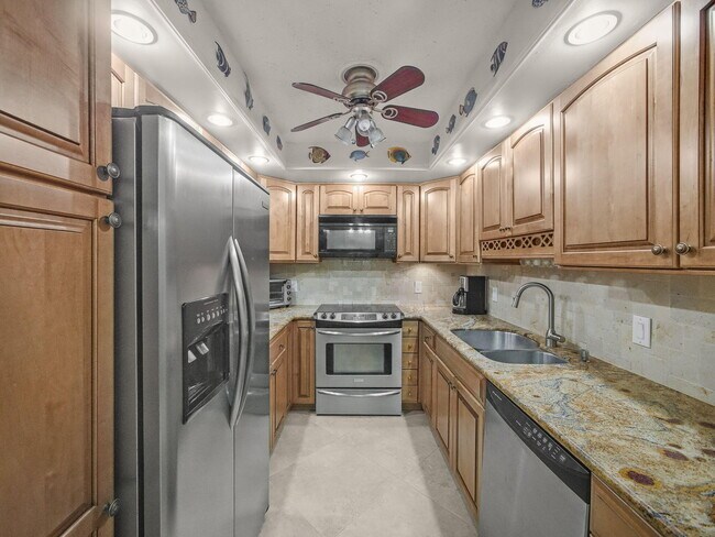 Building Photo - 125 S Ocean Ave