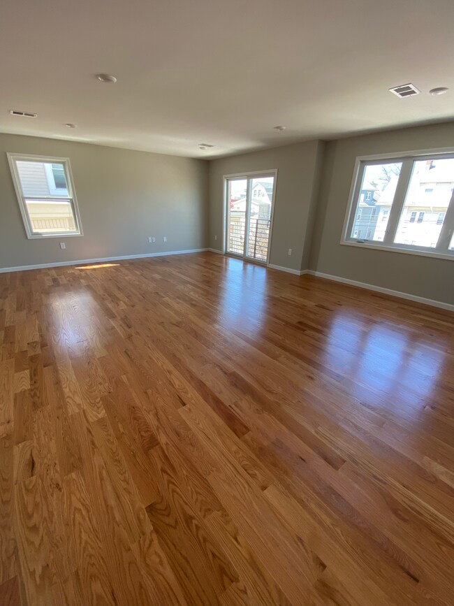 Building Photo - 464 Chestnut St