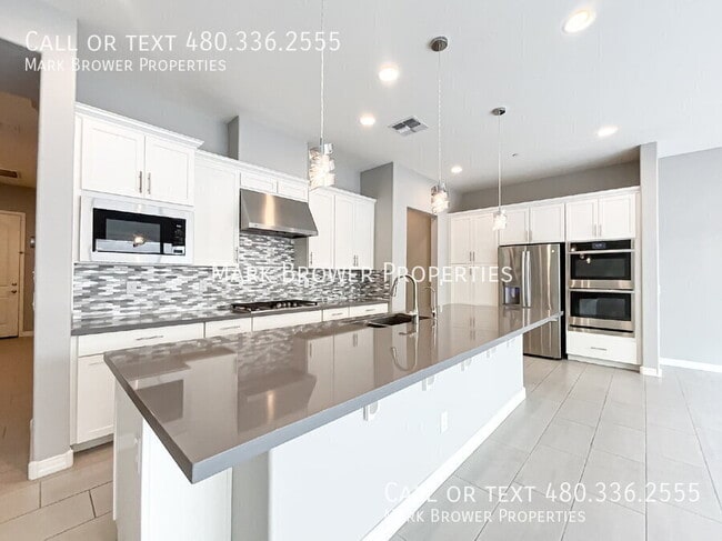 Building Photo - 7472 E Paraiso Dr