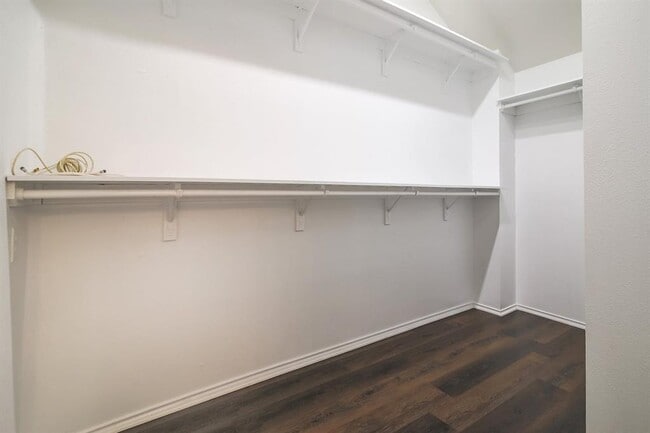 Building Photo - 1713 Apache Trail