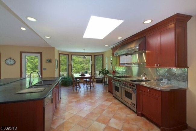 Building Photo - 3 India Brook Dr