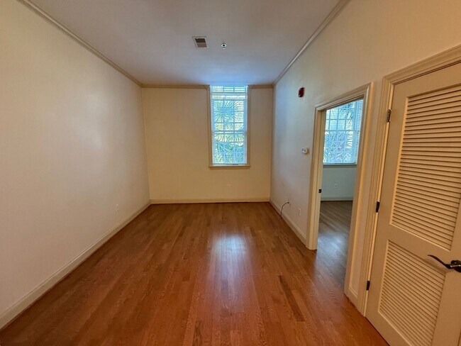 Building Photo - 705 Maple St