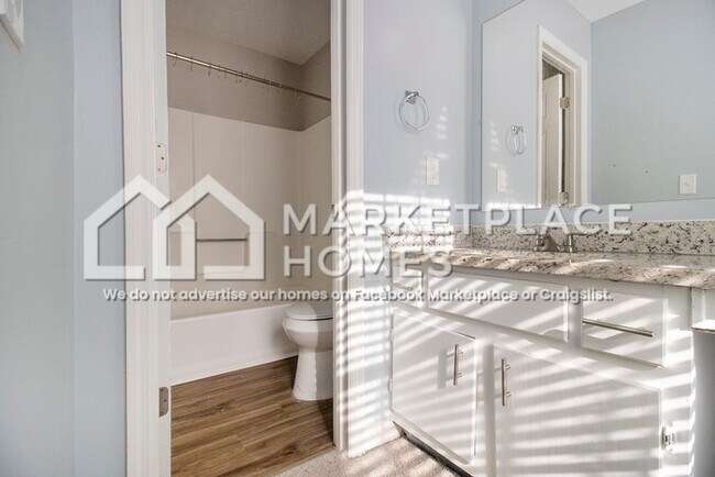 Building Photo - 2033 Charter Ln