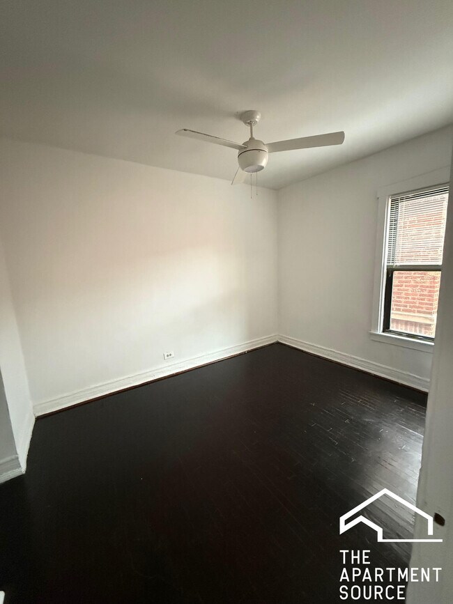 Building Photo - 931 W Sunnyside Ave
