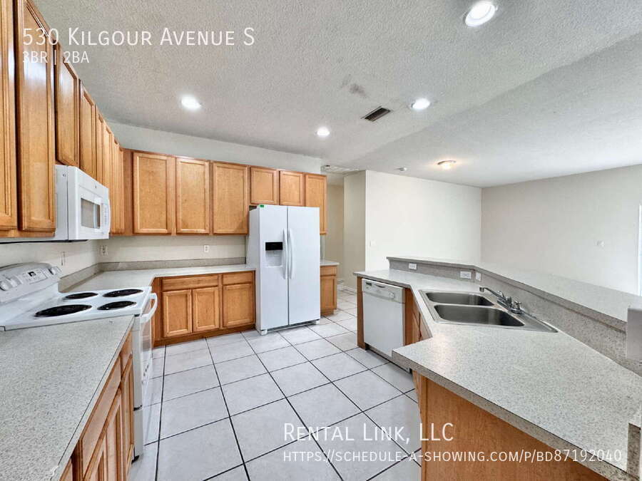Building Photo - 530 Kilgour Ave S