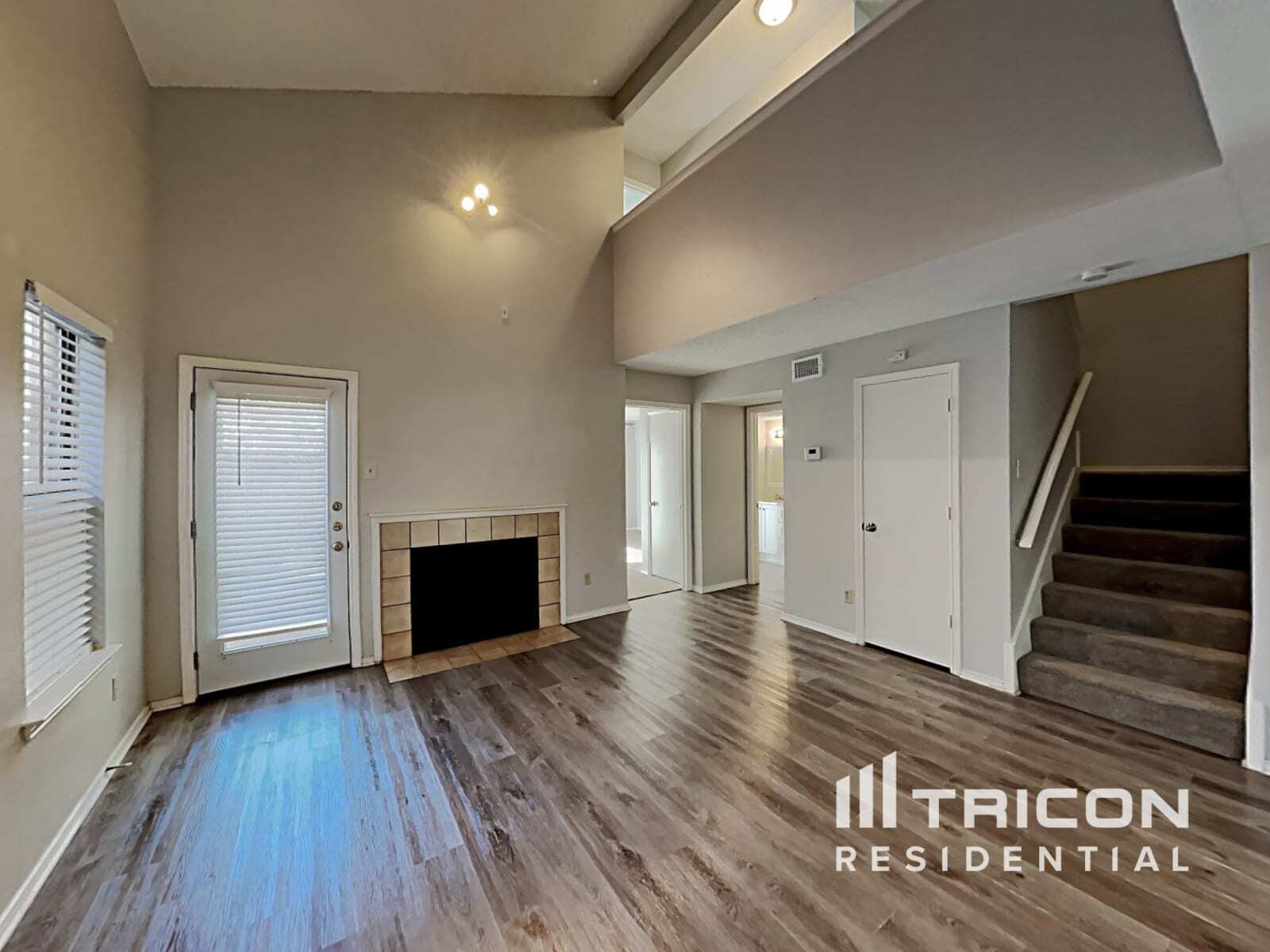 Building Photo - 1611 Sunset Village Dr
