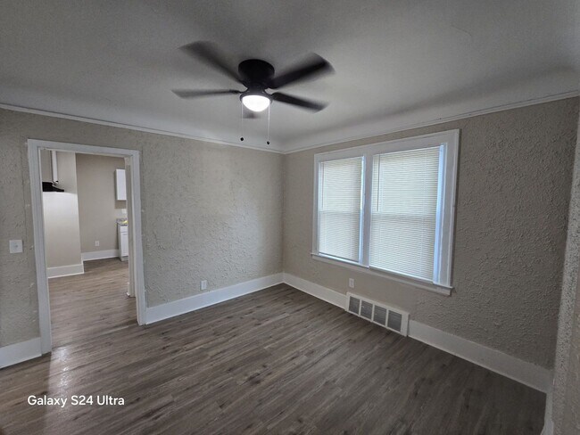 Building Photo - Fully Renovated 3-Bedroom Home – Move-In R...