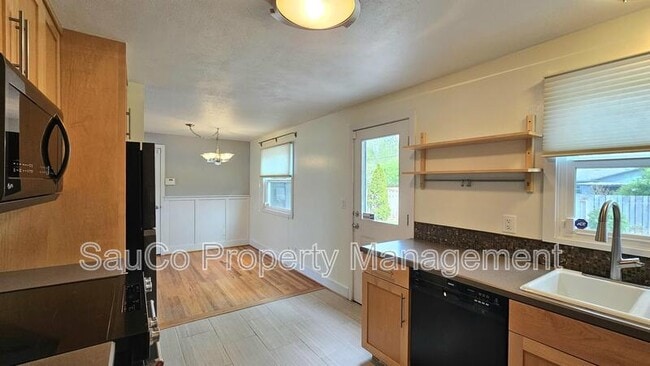 Building Photo - 6770 SW Princess Ave