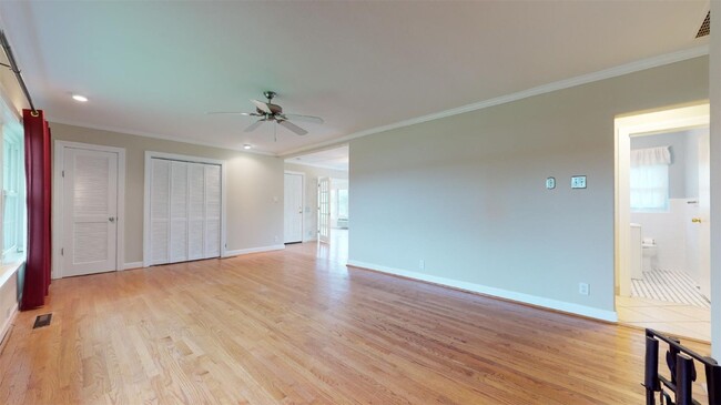 Building Photo - 31 S Tealwood Dr