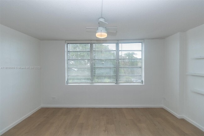Building Photo - 441 NE 195th St