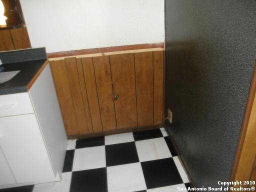Building Photo - 215 Edna-