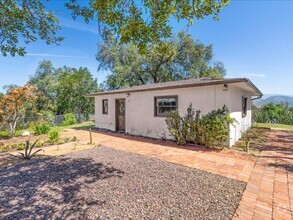 Building Photo - Cozy newly renovated 1 bedroom home with a...