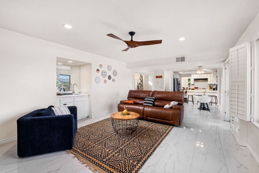 Building Photo - 3426 Lomas Serenas Dr