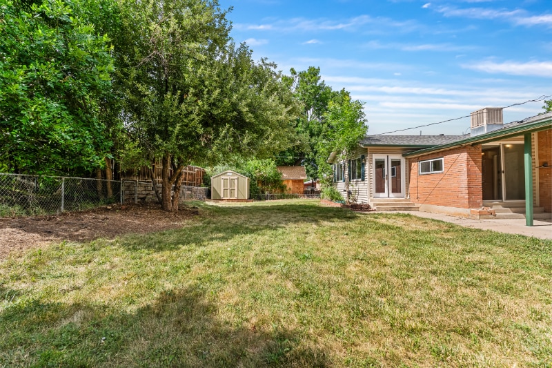 Building Photo - 571 S Taft St