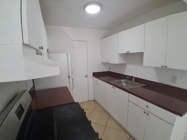 Building Photo - 401 SW 13th Pl