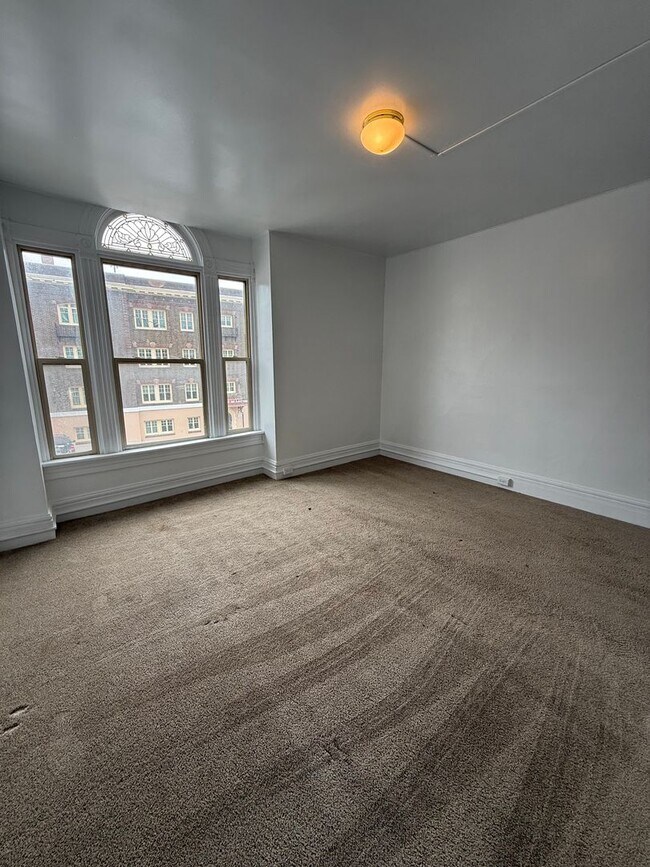 Building Photo - 227-229 S Washington