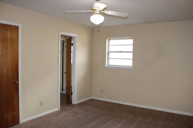 Building Photo - 5111 Leland Dr