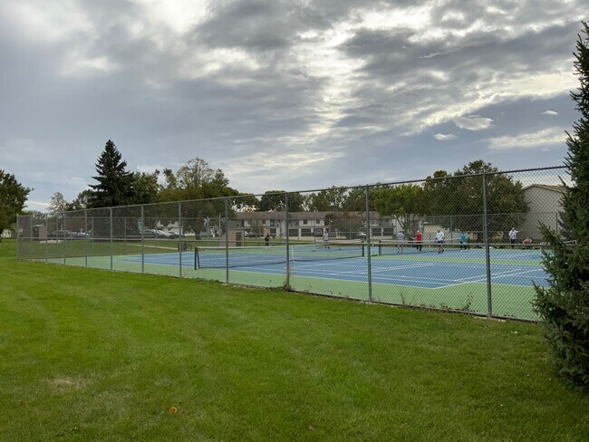 Building Photo - 2002 NW Hickory Ln