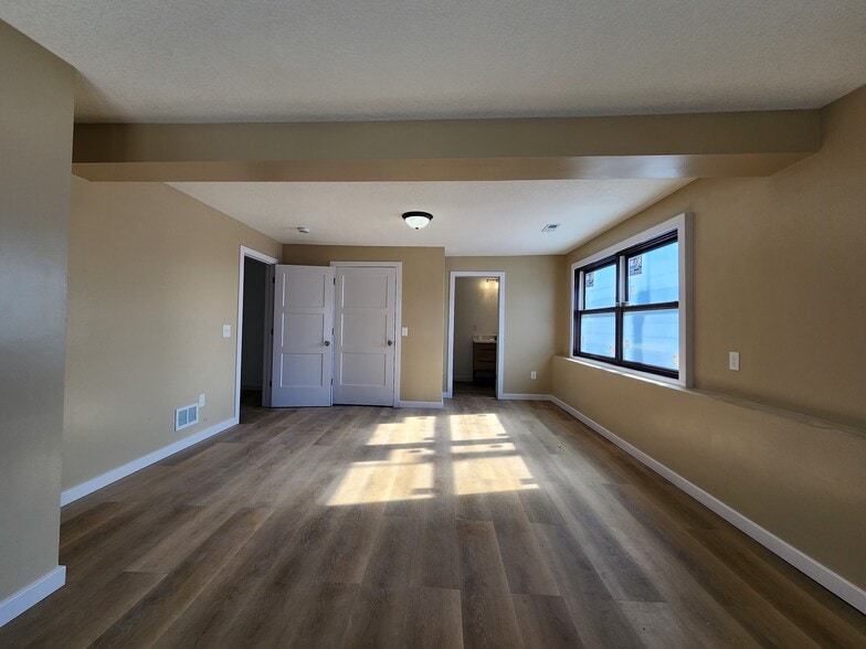 Master bedroom suite - 1039 Payne Ave
