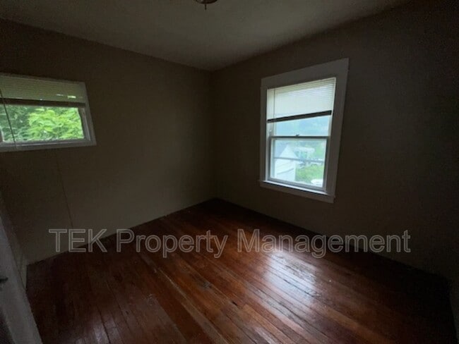 Building Photo - 444-446-446 Cottage St