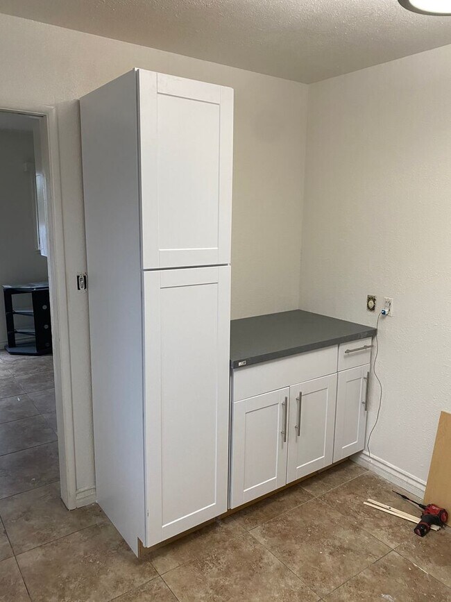 Building Photo - 7 bedrooms $1000 each w/ SPA