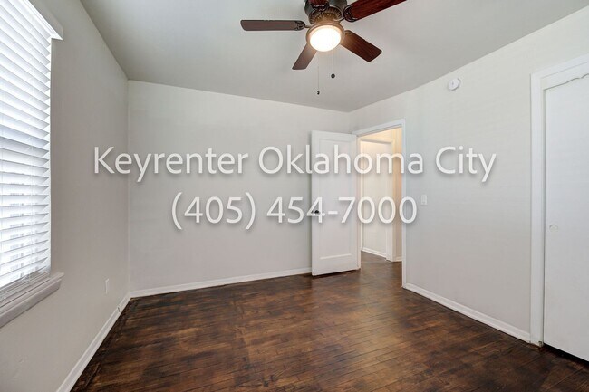 Building Photo - N Willow Ave Duplex