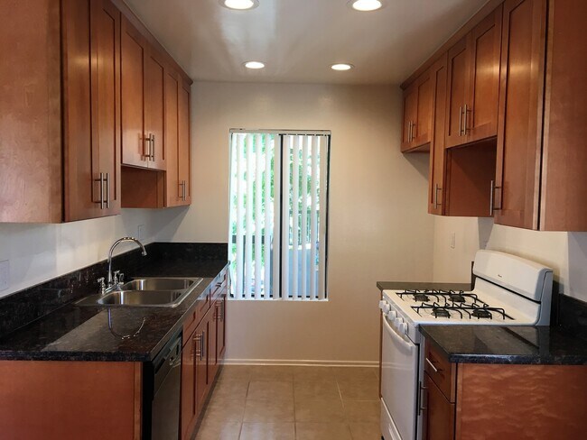 Building Photo - 1441 N Edison Blvd